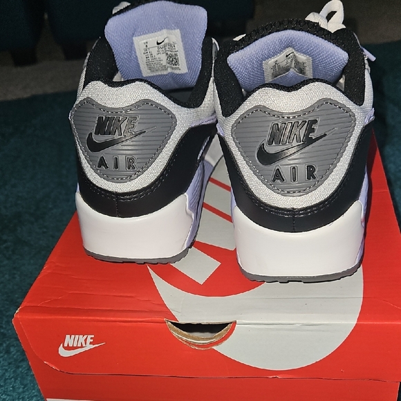 Nike Air Max 90 Gray and Black Sneakers 8 - Picture 7 of 8